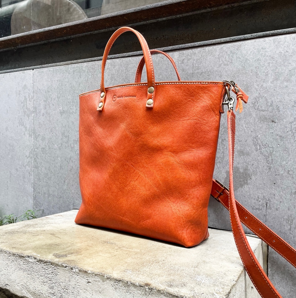Crossbody tote bag/handbag Color: Caramel vegetable tanned cow leather -  Shop totally-handmade Messenger Bags & Sling Bags - Pinkoi