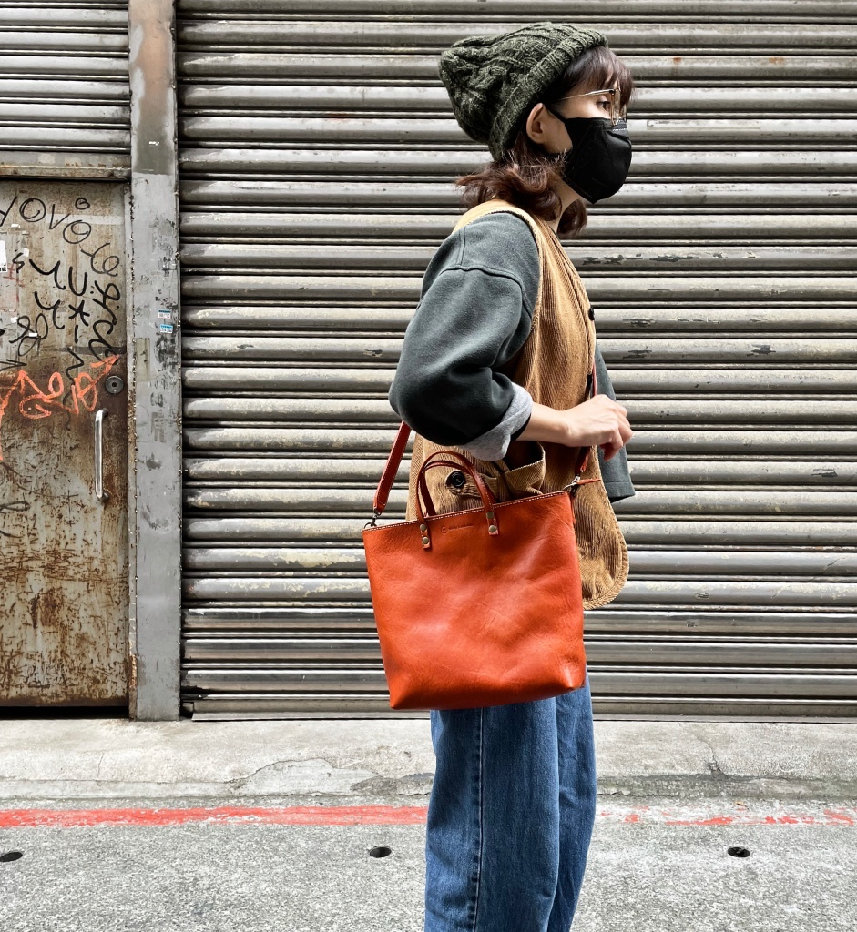 クロスボディトートバッグ/ハンドバッグ カラー：キャラメルベジタブル