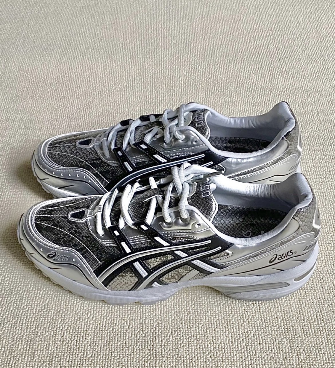 KIKS X Asics GEL-1090 液態銀