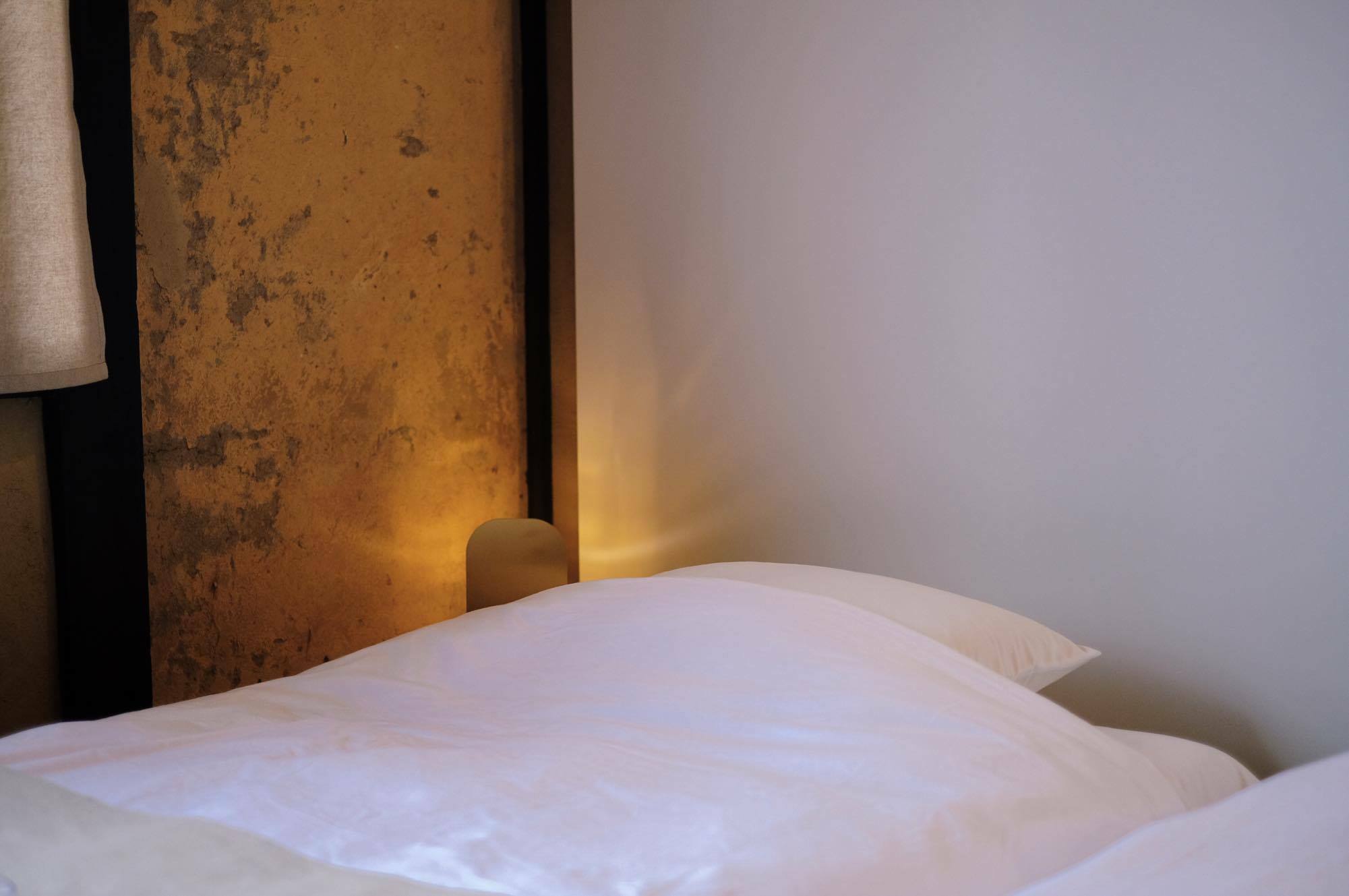 日本京都民宿，床頭燈