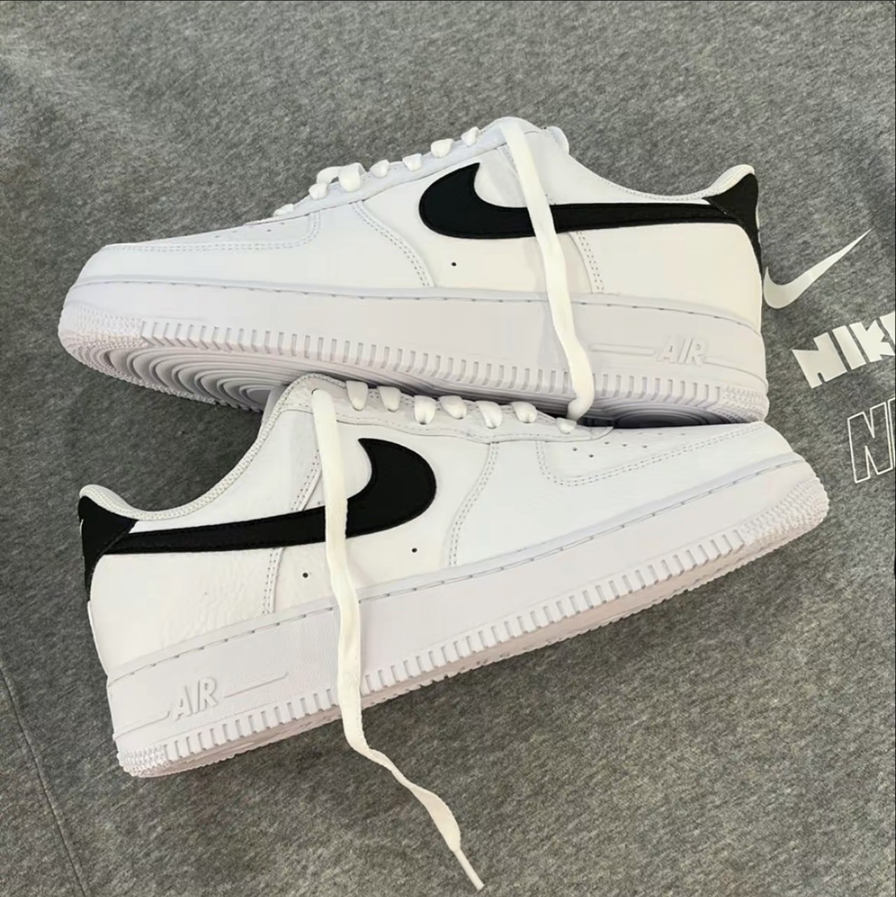 Nike Air Force 1 全白 黑勾 白黑配色 荔枝皮 小GD 權志龍平價版 CT2302-100