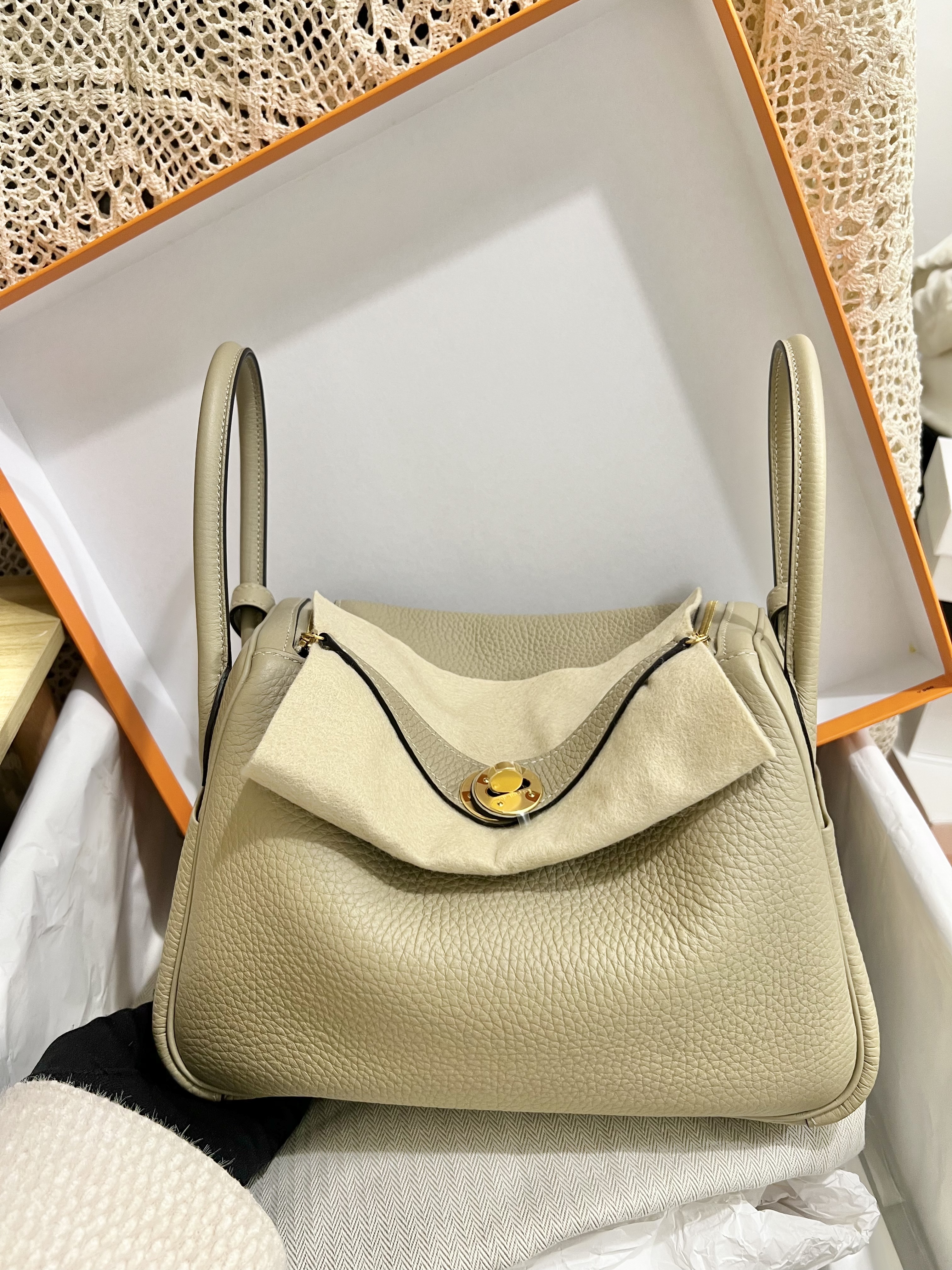 *Unused* Hermes Lindy 26 Trench GHW Clemence Stamp Z