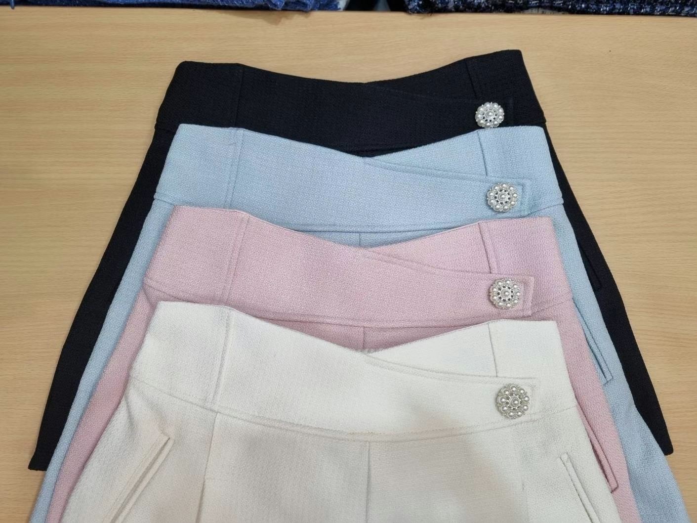 PT23W0234 貓耳仔修腰A-LINE 小短褲