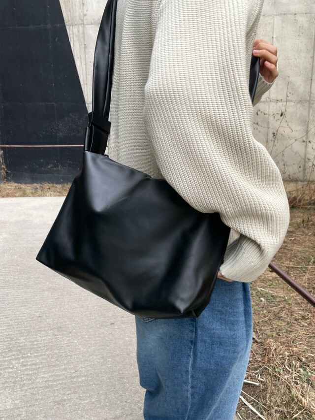 韓國 氣質軟皮革 方形 斜跨包