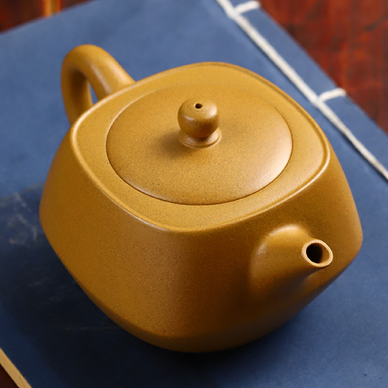 【知圓守方】-- 茶席間放下心中紛擾，和煦中俯瞰繁華