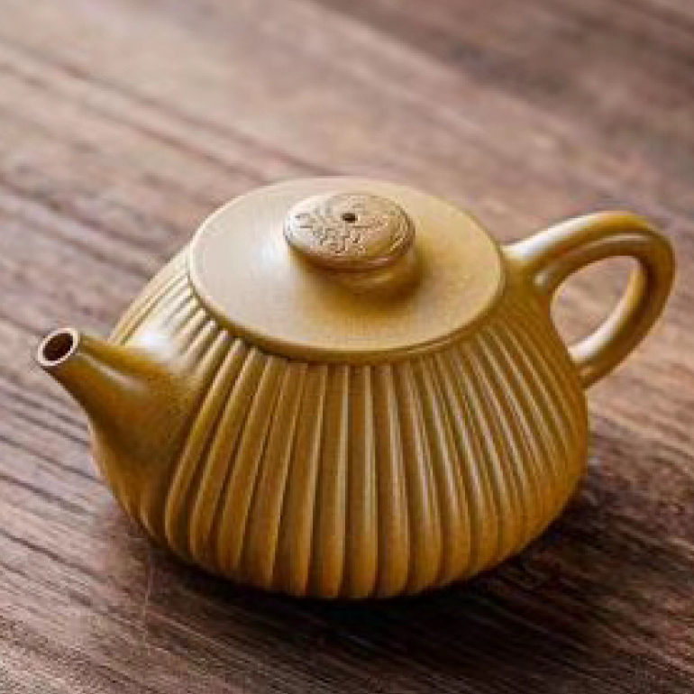 【錦瓢】--自然流暢的錦囊線條，造型齊整、明快，具有強烈的節奏韻律美