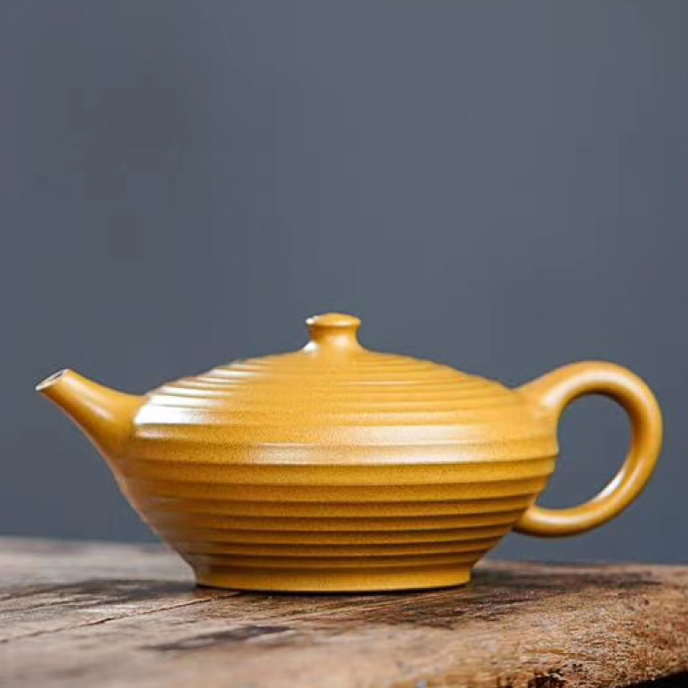 【波靜】-- 靜水是一種「表面俱澄澈」的存在， 是脫離日常煙火的抒情氣氛。