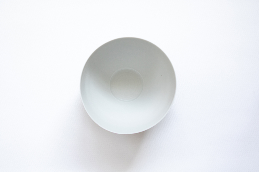 吉田直嗣-麵缽 白