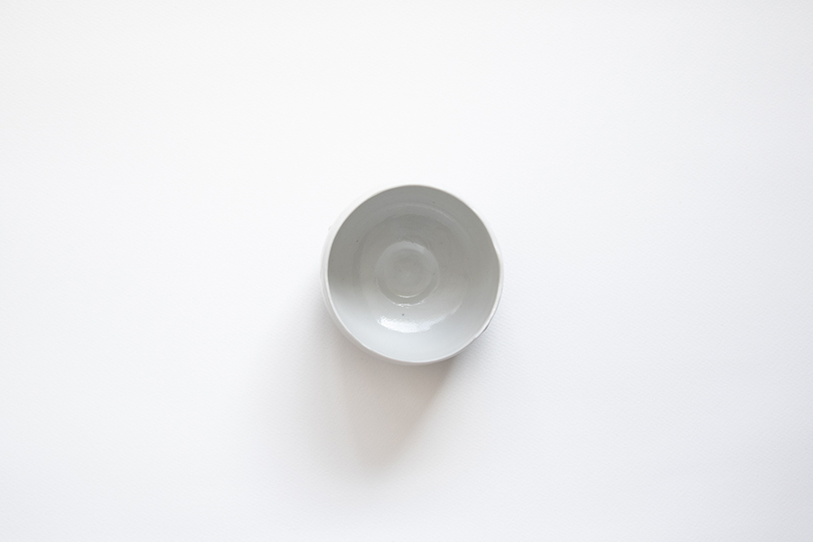 民藝　白掛指描茶碗 期間限定】《COOl is TEA》 角居康宏 茶盌 SMIKTB001 – 白白庵