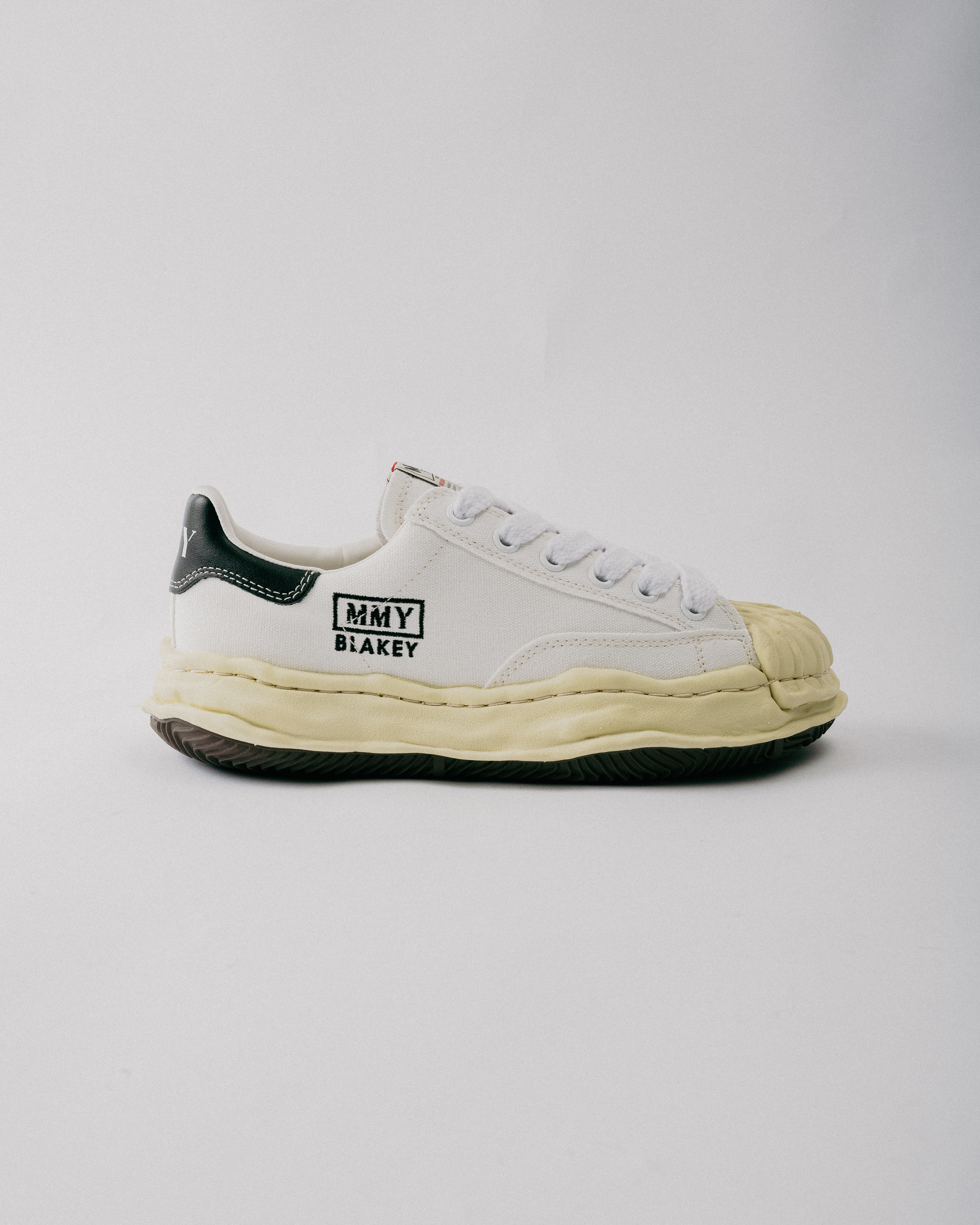 [現貨] MIHARA Blakey Vintage Sole Canvas Sneaker White A09FW732