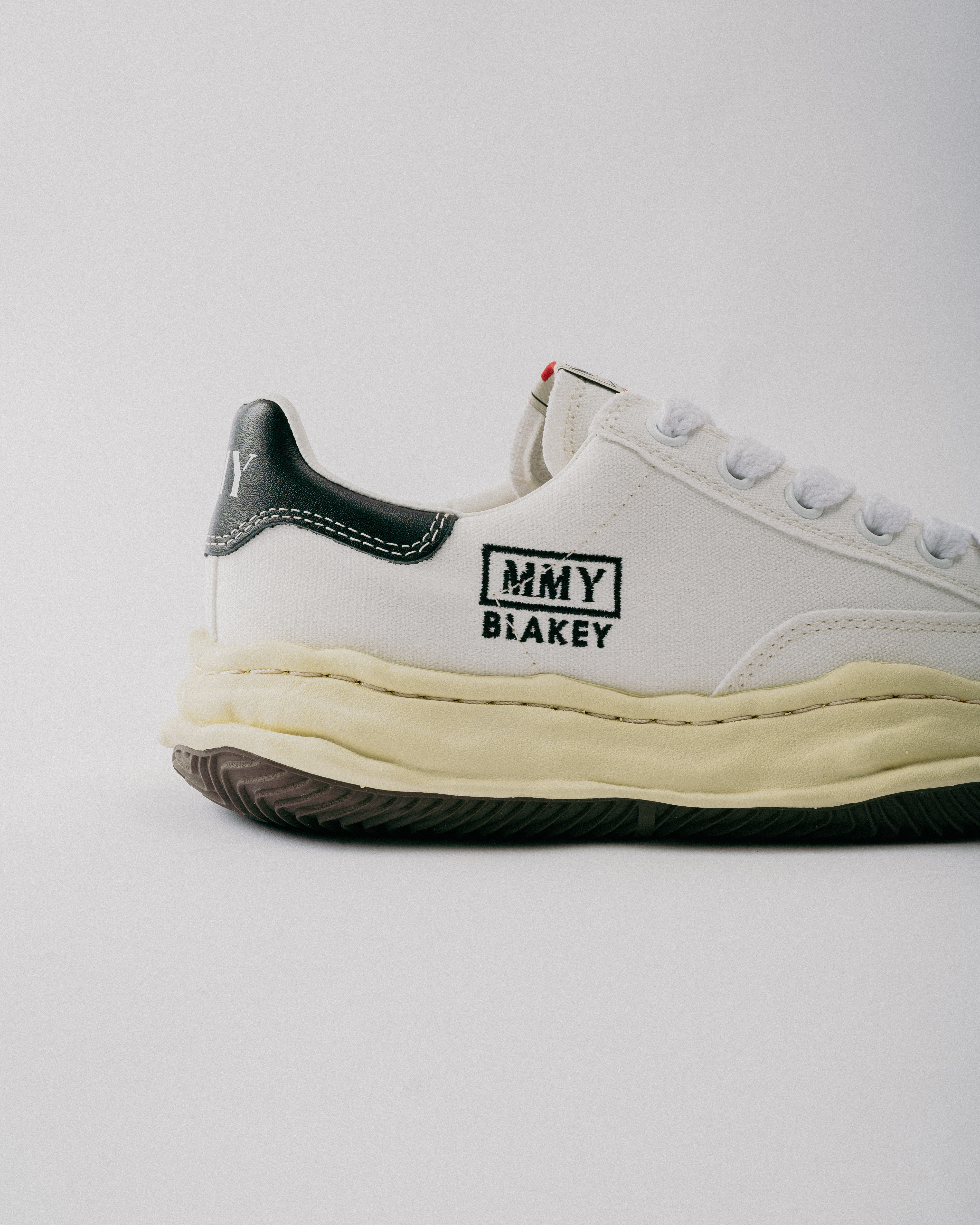 [現貨] MIHARA Blakey Vintage Sole Canvas Sneaker White A09FW732