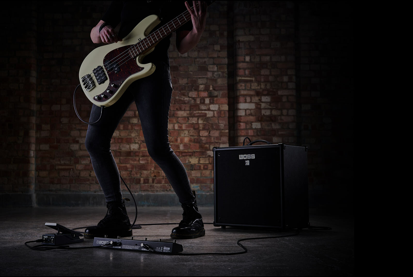 Boss Katana-110 Bass 刀系列 貝斯音箱 KTN-110