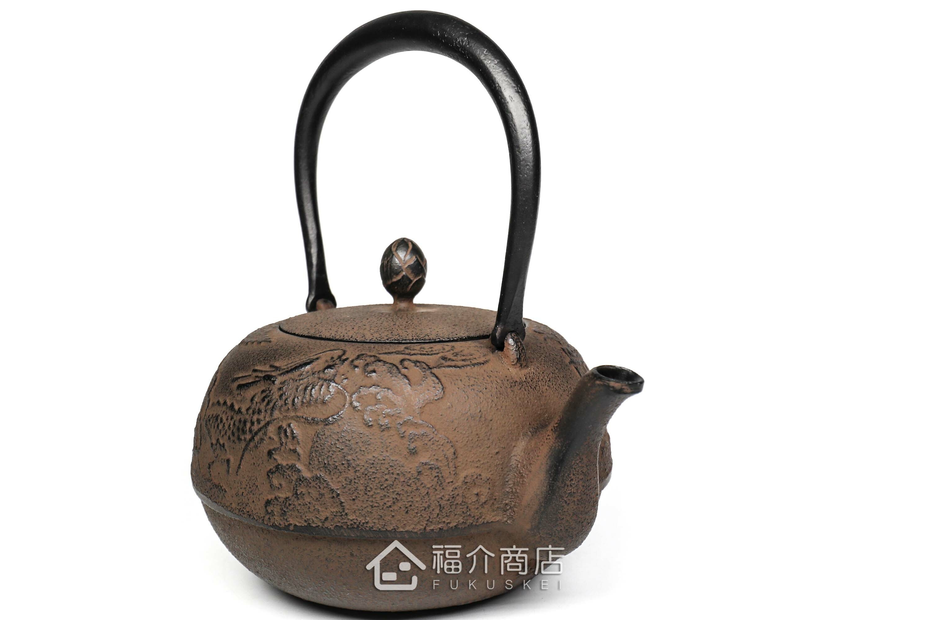 鳳文堂所製作的日本鐵壺,壺身設計龍的圖紋