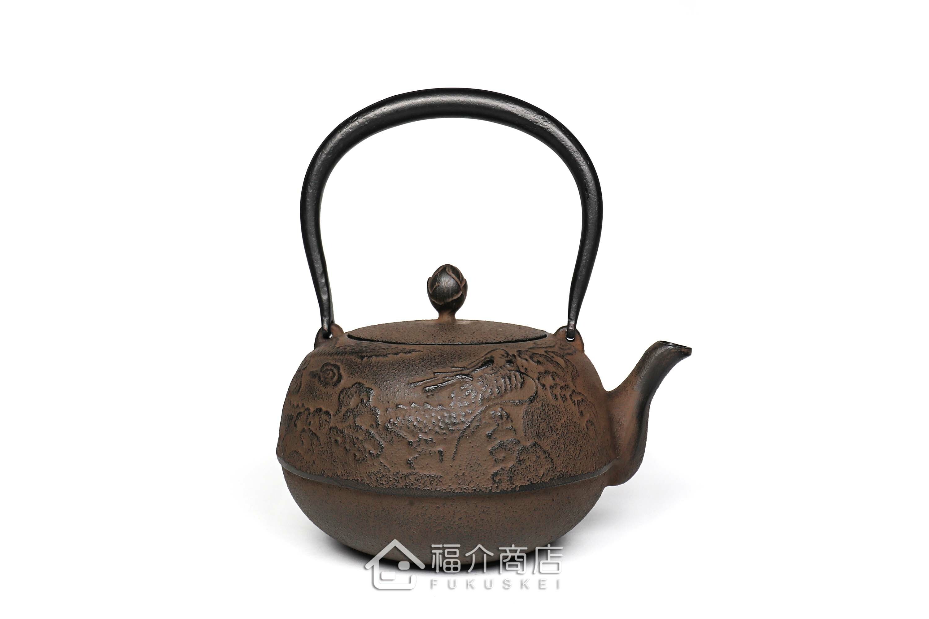 鳳文堂所製作的日本鐵壺,壺身設計龍王的圖紋
