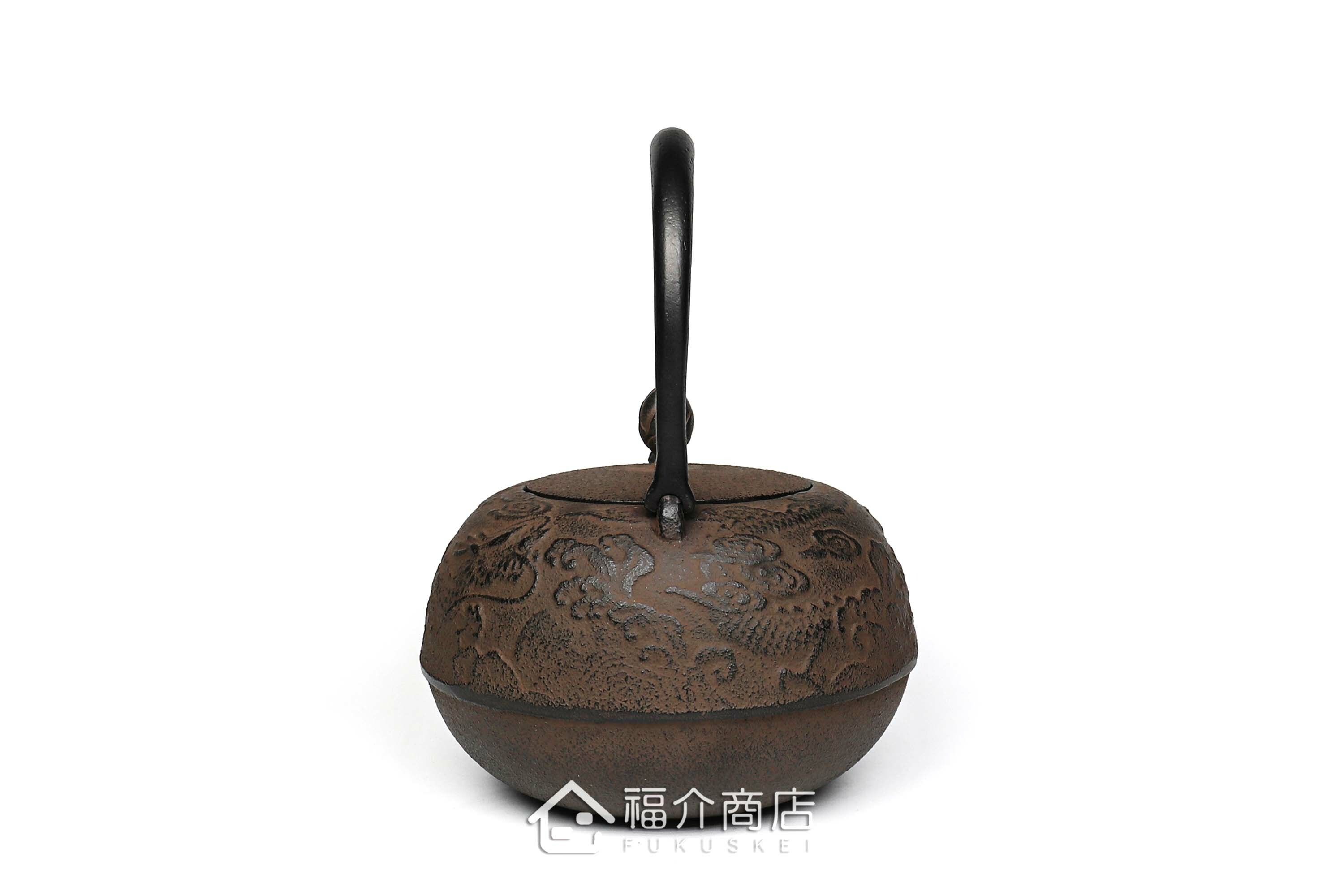 鳳文堂所製作的日本鐵壺,壺身設計龍的圖紋