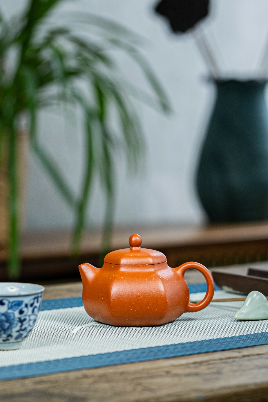 【容天】-- 將容天的柔美與方器的剛健進行了巧妙的融合。