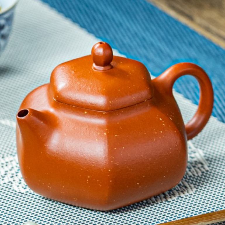 【容天】-- 將容天的柔美與方器的剛健進行了巧妙的融合。