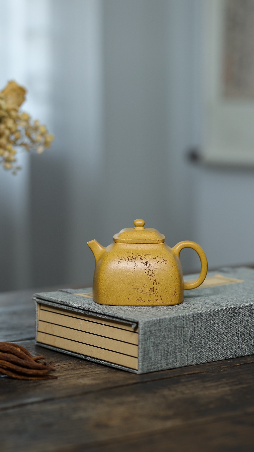 【坦然四方】-- 觀此壺，亦曲亦直， 於進退間得君子自由。