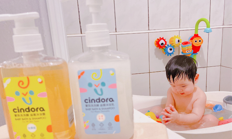 【寶貝洗洗睡系列】 錢錢來洗澎澎囉！一起來看看馨朵拉寶寶洗髮沐浴雙效2合1，寶寶好好睡 SPA級沐浴~