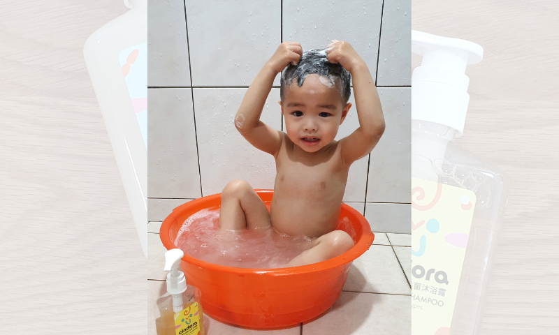 【寶貝洗洗睡系列】 小睿恩來洗澎澎囉！一起來看看馨朵拉寶寶洗髮沐浴雙效2合1，寶寶好好睡 SPA級沐浴~