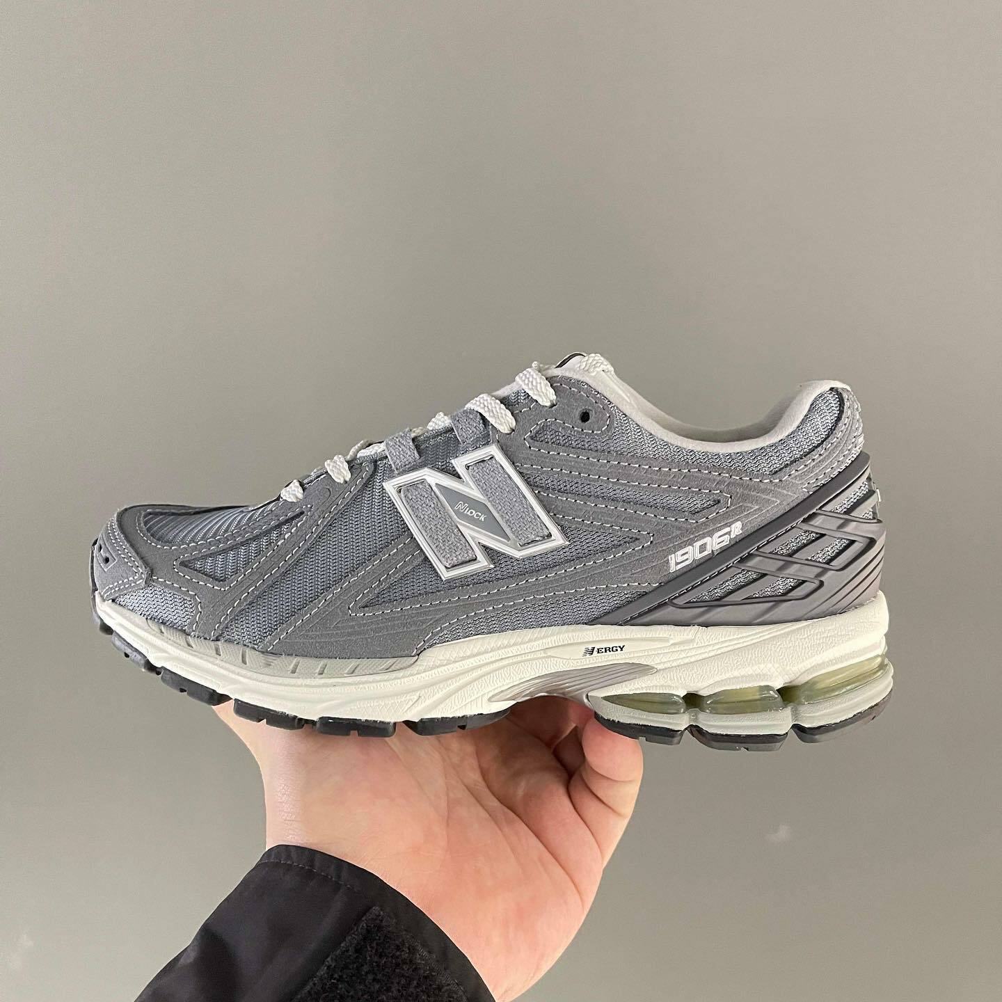 New Balance 1906RV 灰白男女款（M1906RV）