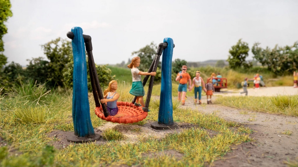 Noch 13402 HO scale, micro-motion Bird’s Nest Swing.16V