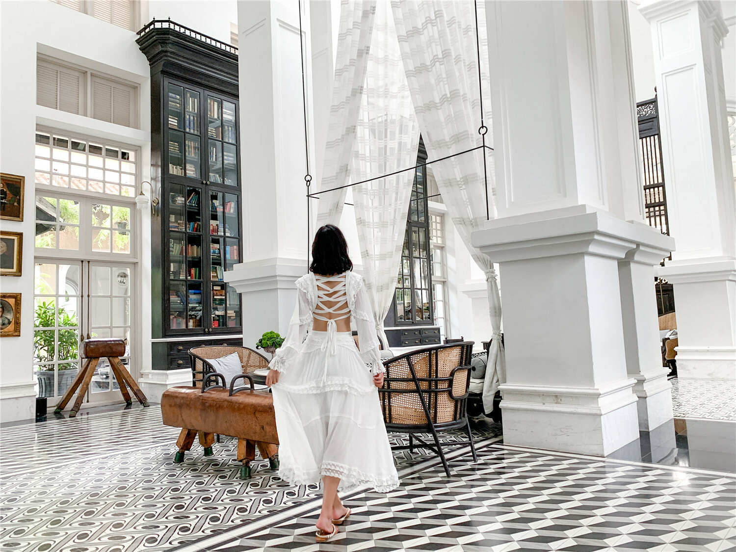 蕾絲拼接雪紡 露背長洋