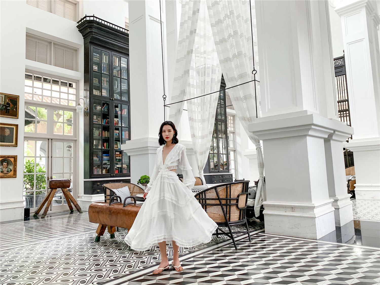 蕾絲拼接雪紡 露背長洋