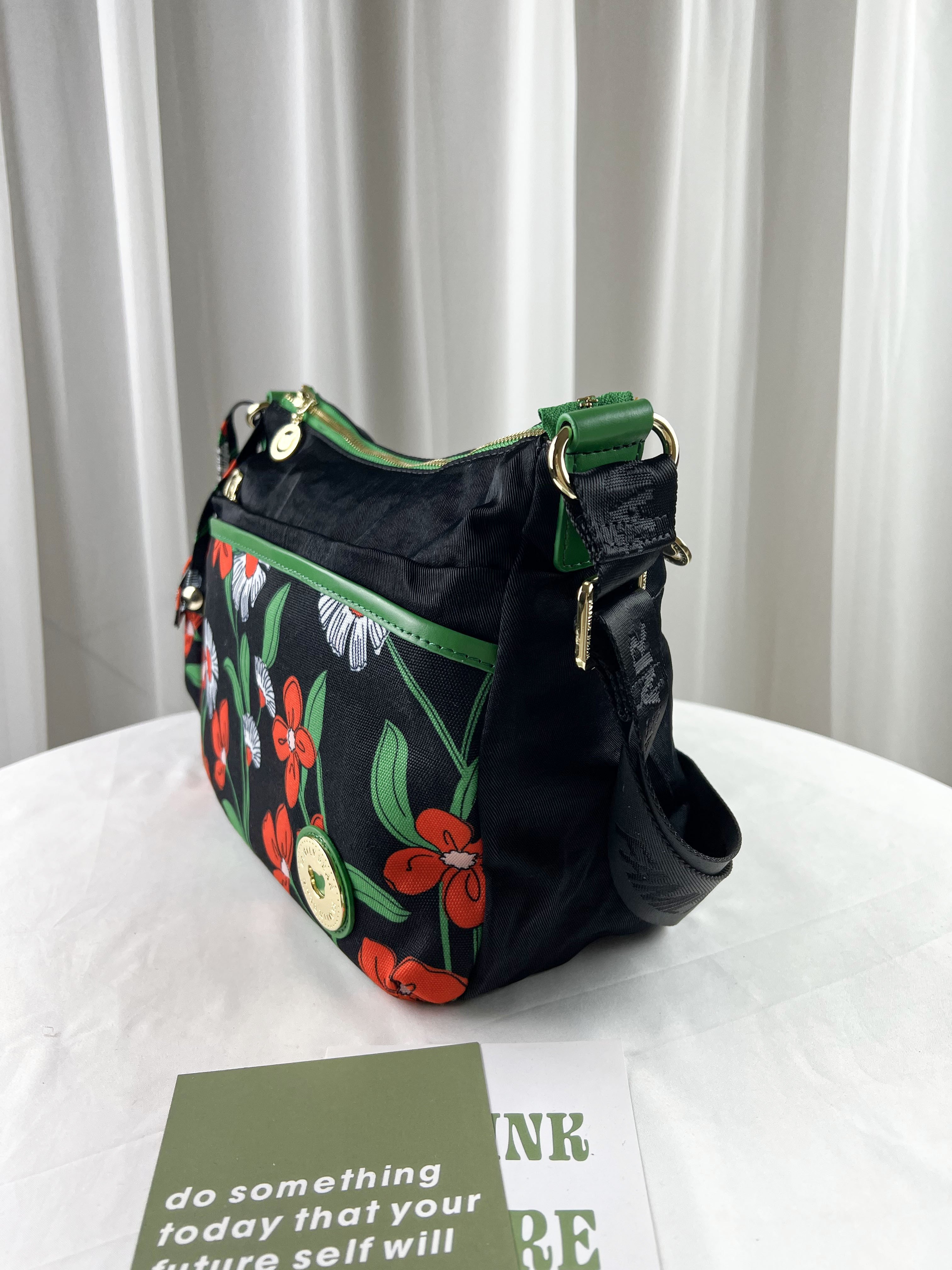 FamilyBear 黑橙花側背包 附酒精保護套+酒精瓶 #2638