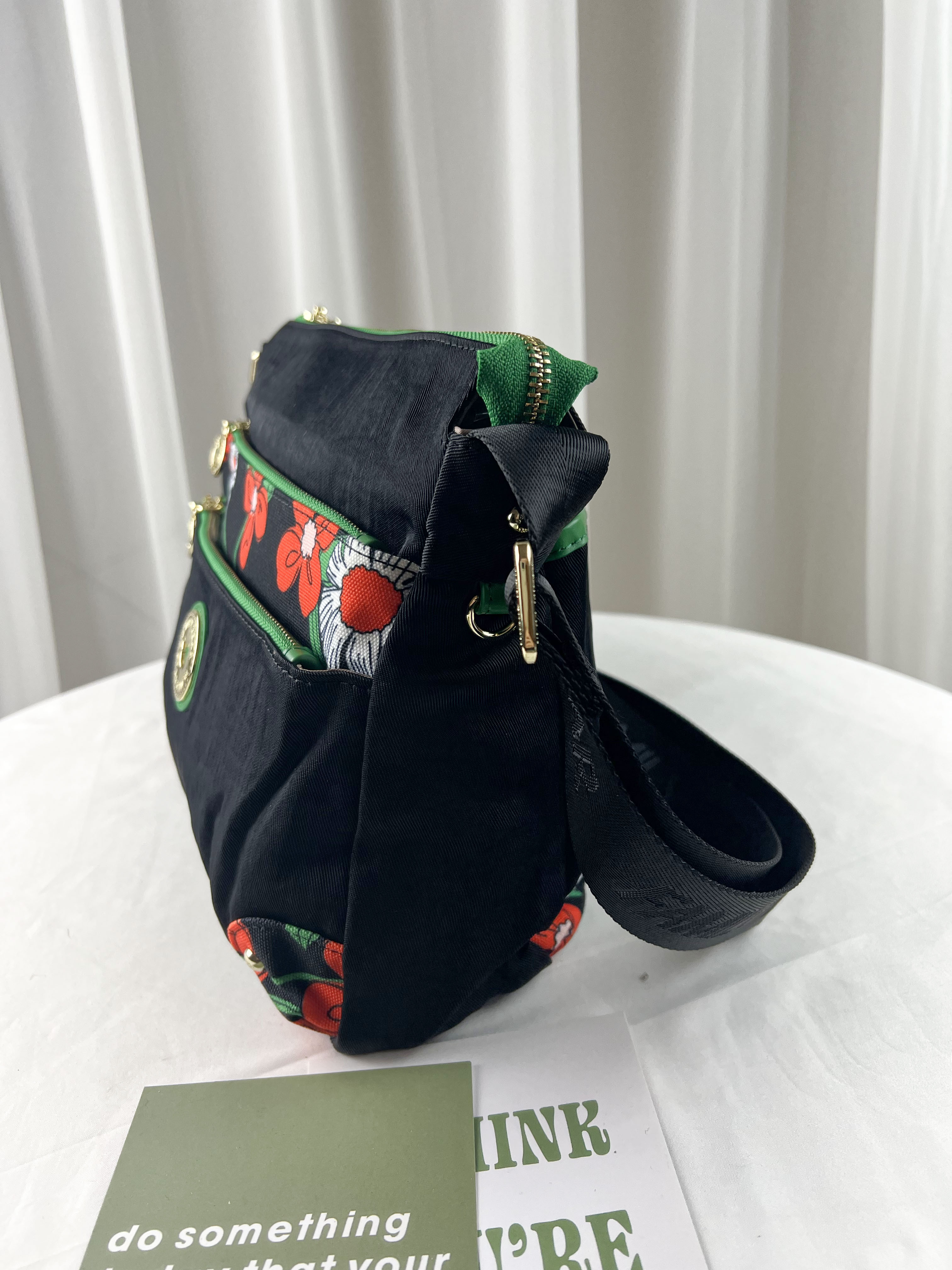 FamilyBear 黑橙花側背包 附酒精保護套+酒精瓶 #2045