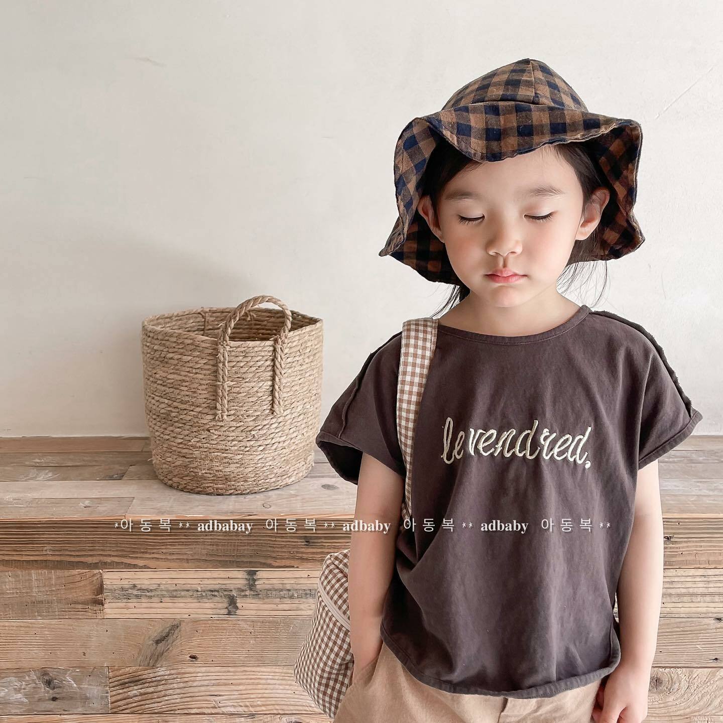 英文刺繡棉麻上衣