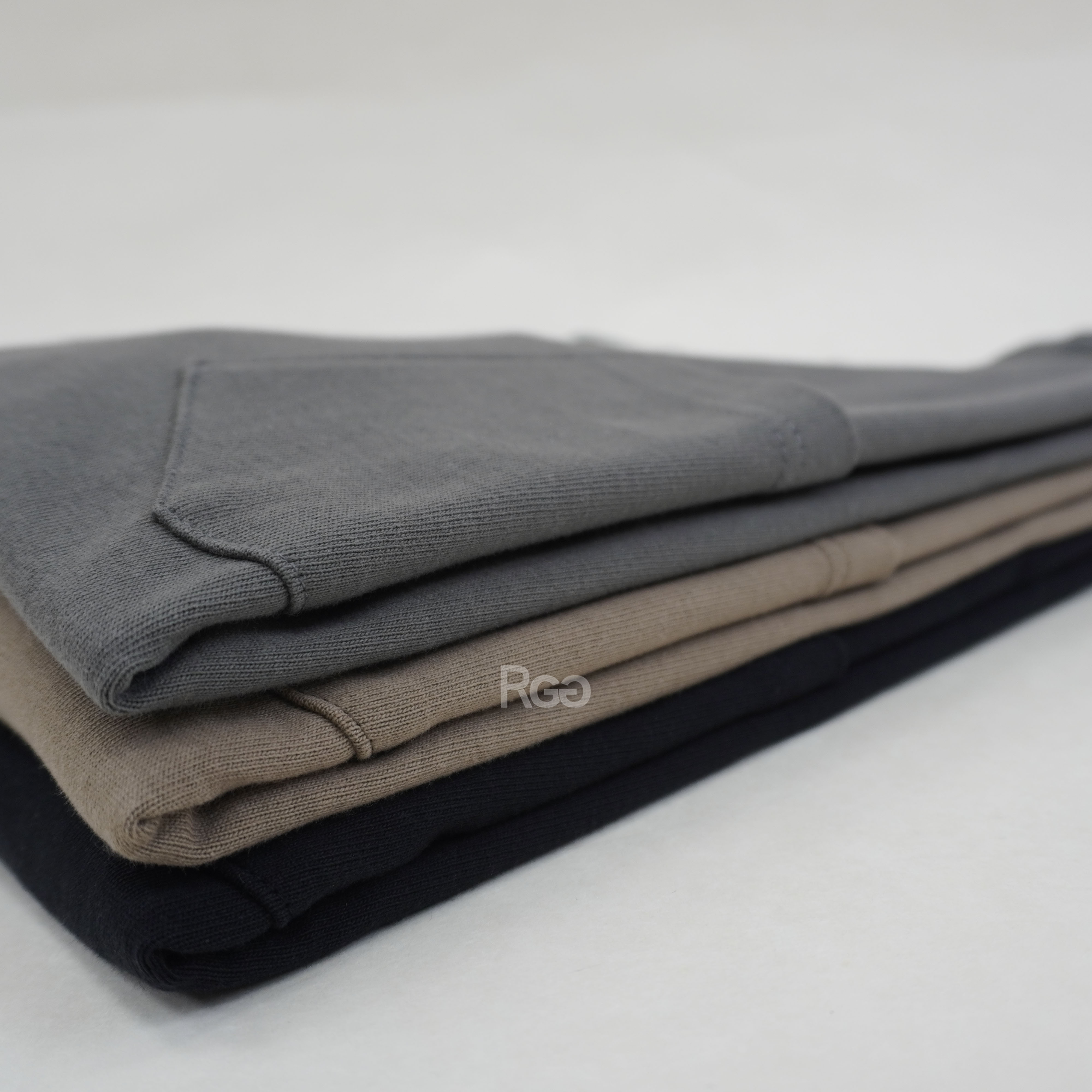 下擺圓弧口袋長T三色平拍近照