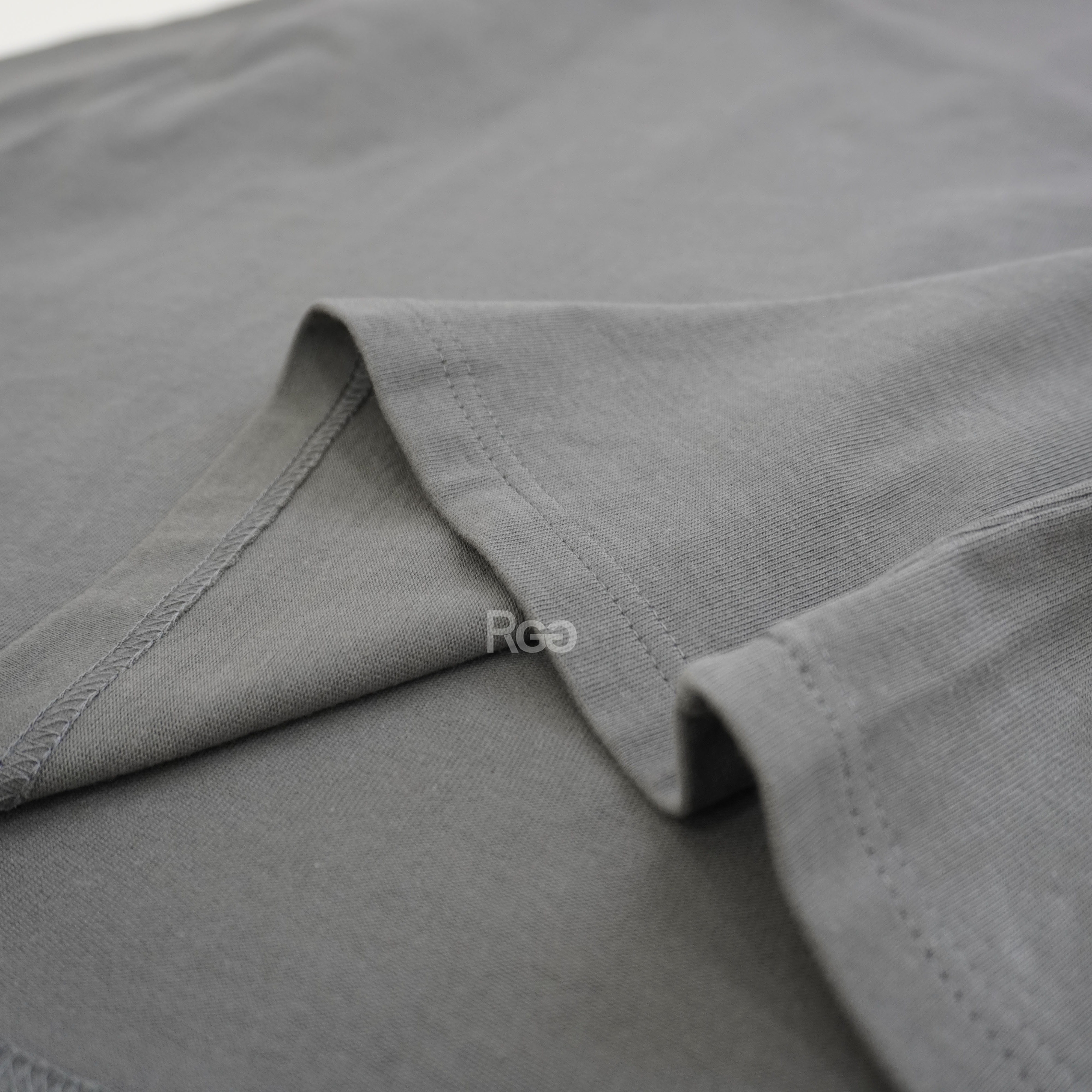 下擺圓弧口袋長T灰色細節照