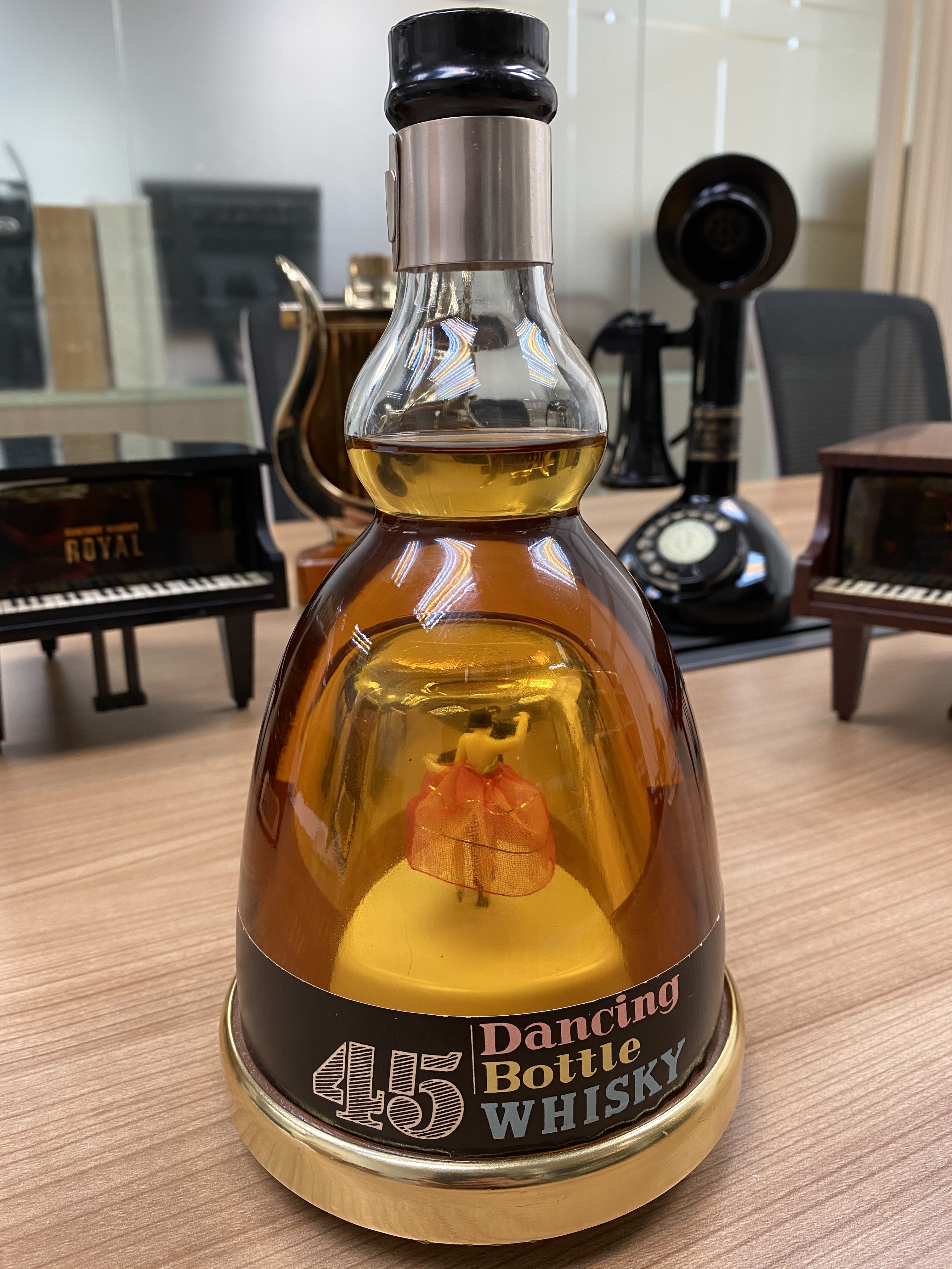 五十年代，絕版多年，音樂瓶威士忌，音樂係天鵝湖，