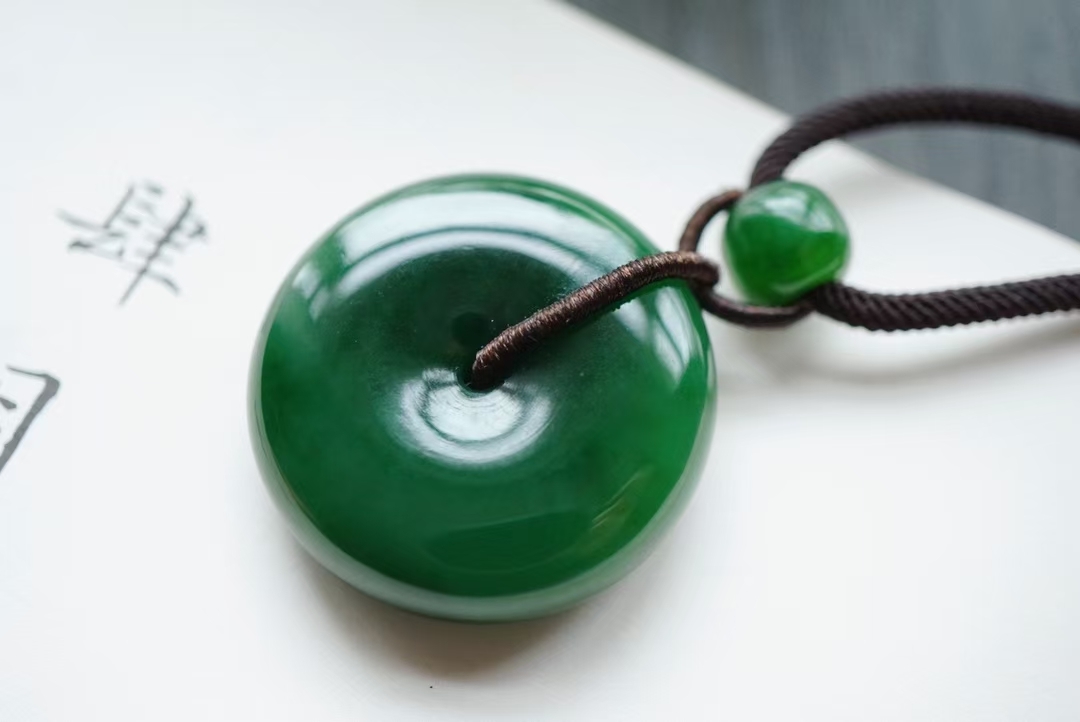 21142 和田玉7號礦老料老綠平安扣掛件 (33mm直徑)