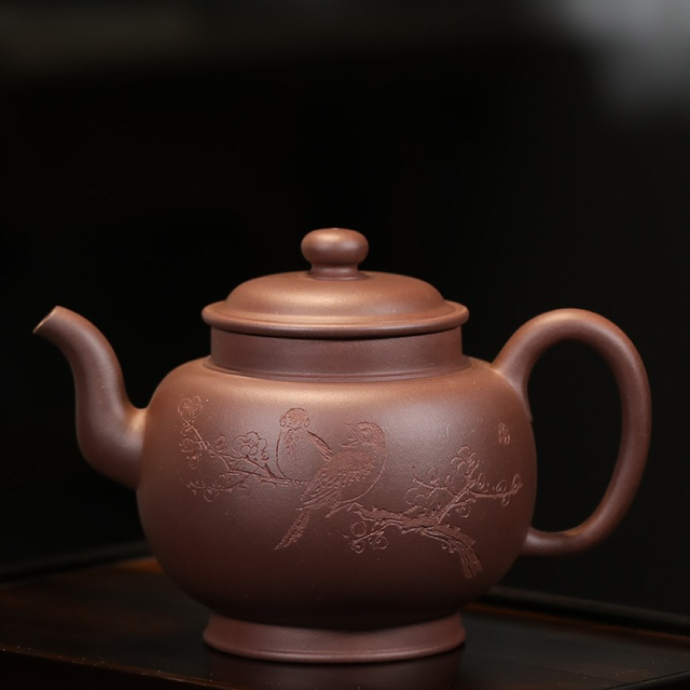 【緣夢壺(吟)】--李霓大師特大容量系列。骨肉亭勻，簡練大方，製作頗見功力。