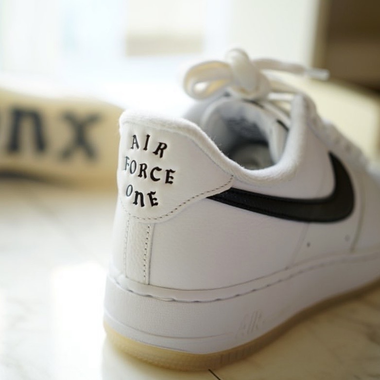 Nike Air Force 1 Premium 復古字體黑勾果凍底