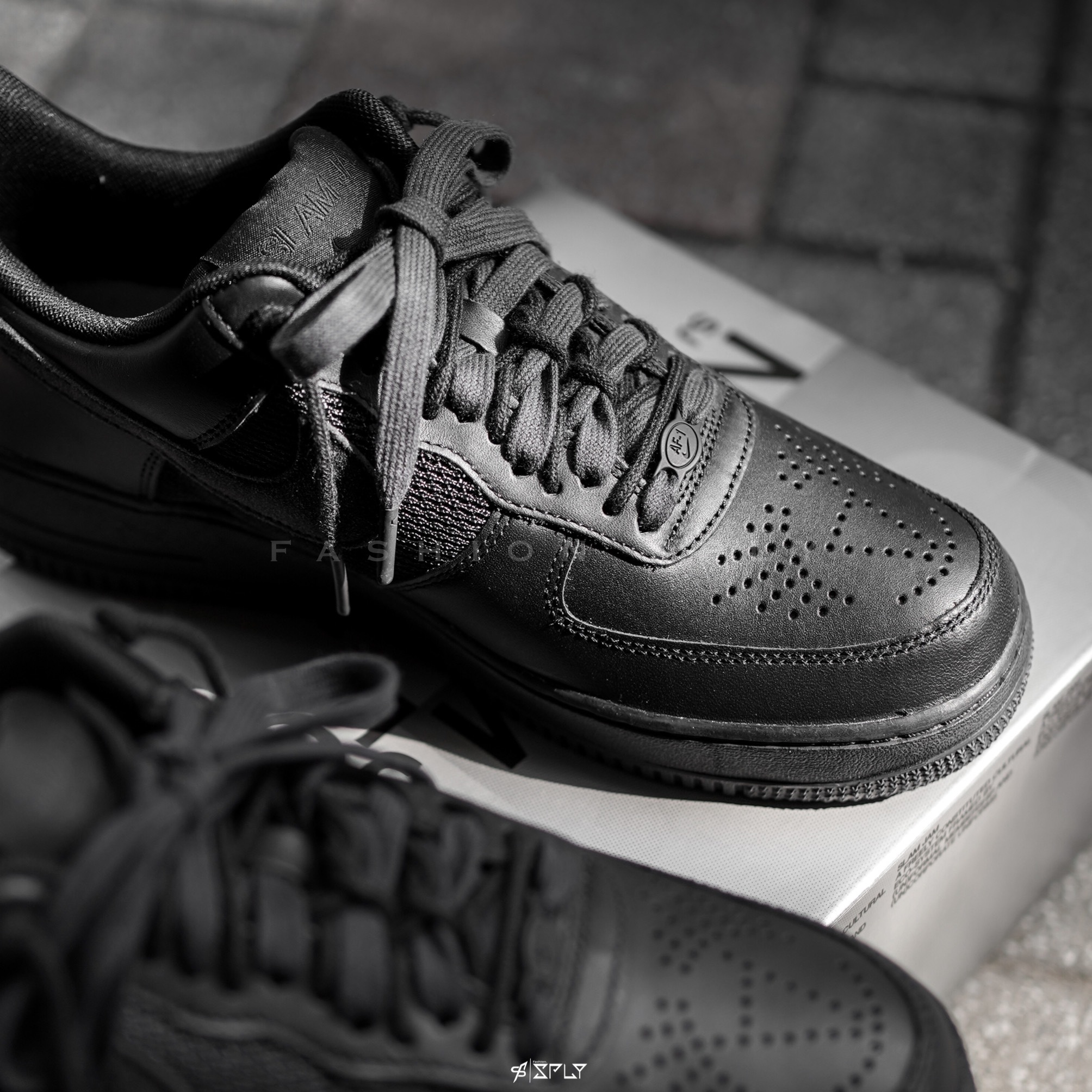 Nike Air Force 1 x Slam Jam Black and Off Noir 黑魂聯名款