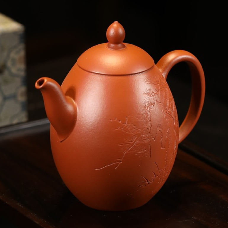 【橄欖】--雄渾中氣宇軒昂，頸部與壺口線融於一體