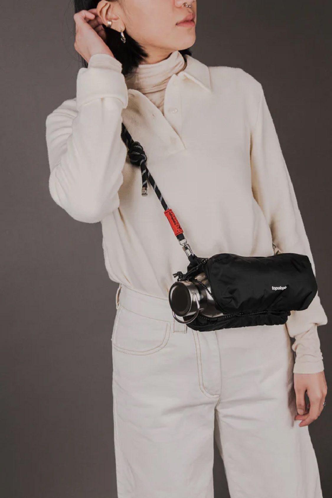 水瓶斜背包(黑)