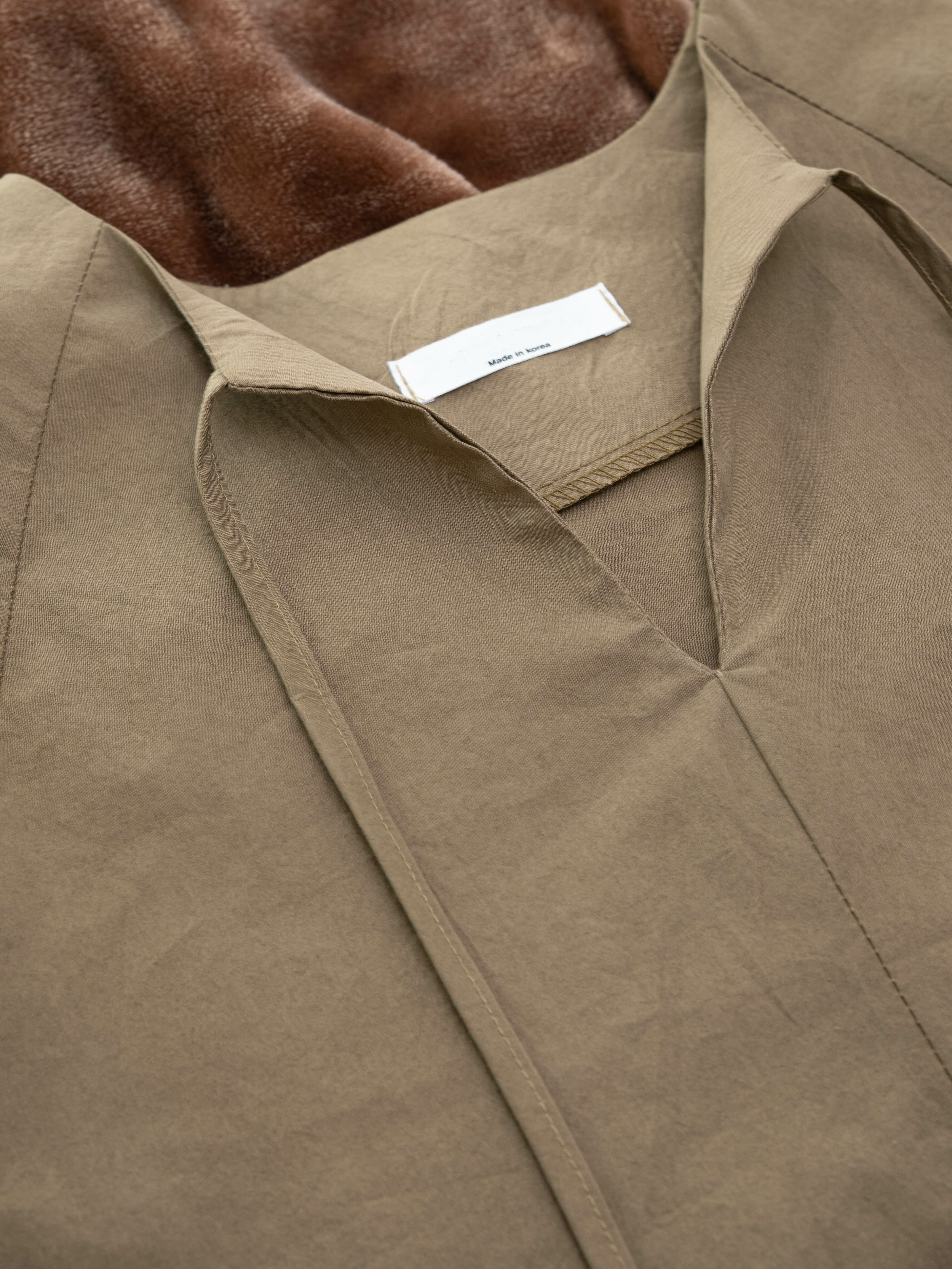 綁V領下百褶恤連身裙 (現貨款式）