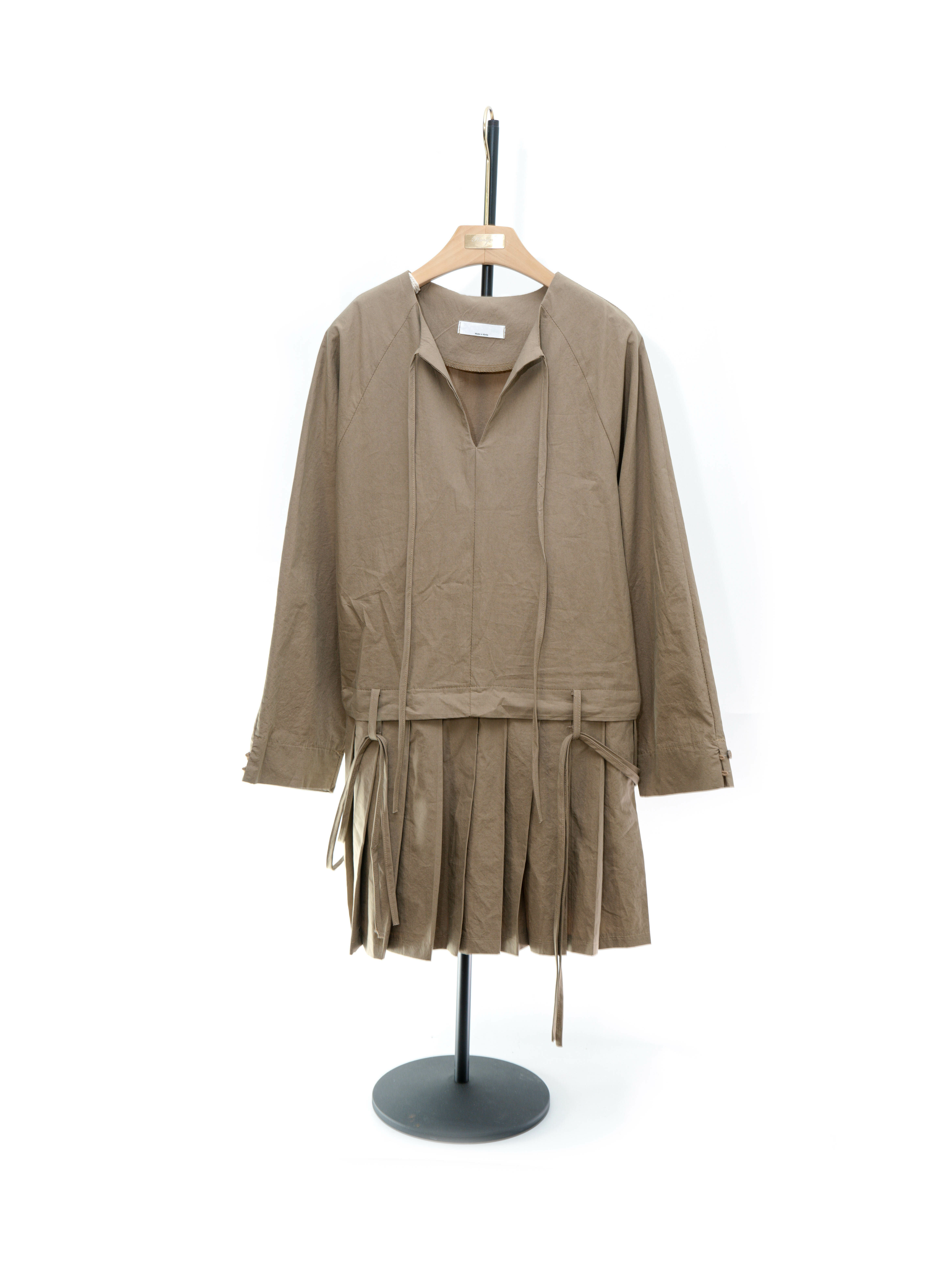 綁V領下百褶恤連身裙 (現貨款式）