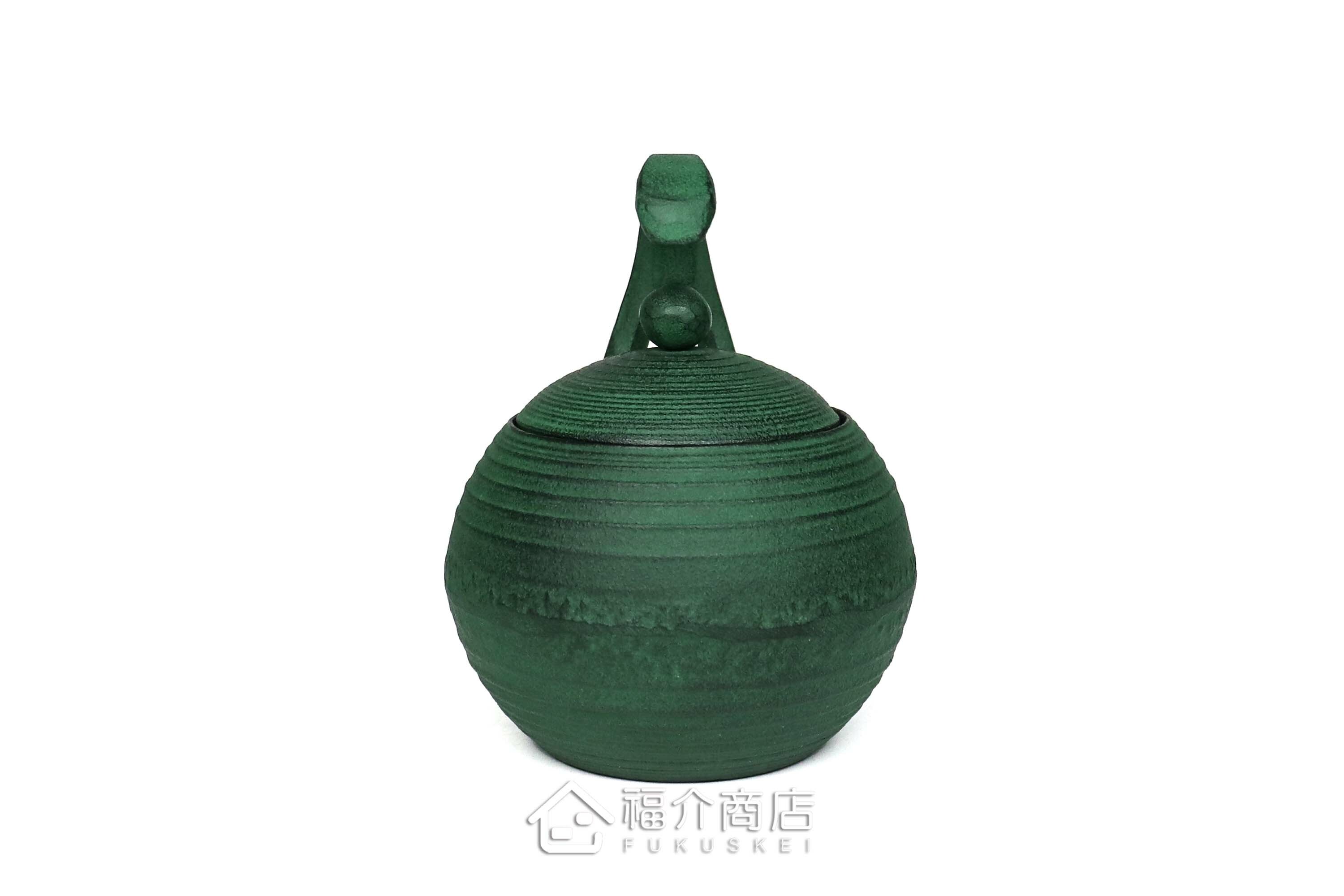 岩戶鑄工所製作的日本鑄鐵泡茶壺,壺身設計成片手球型