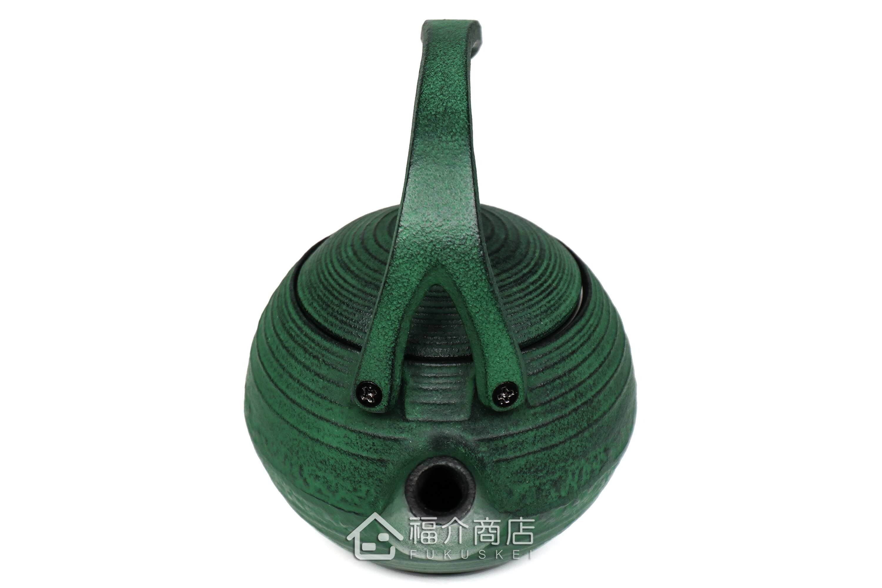 泡茶用的綠色鑄鐵茶壺