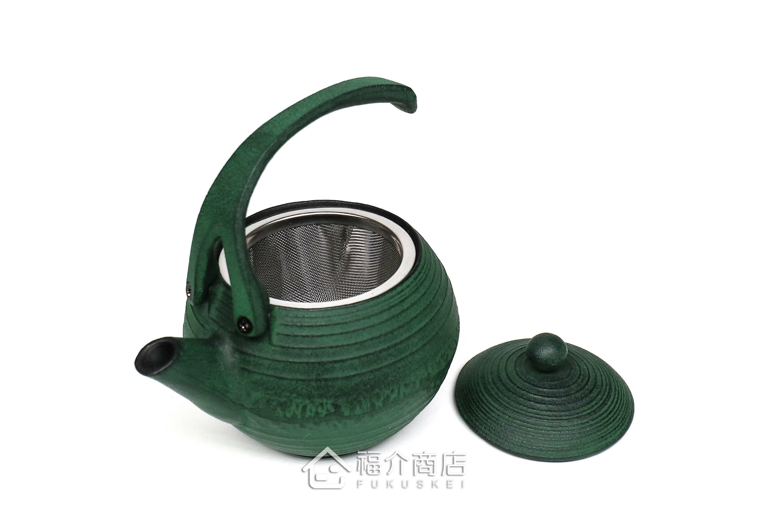 泡茶用的綠色鑄鐵茶壺附不鏽鋼濾網