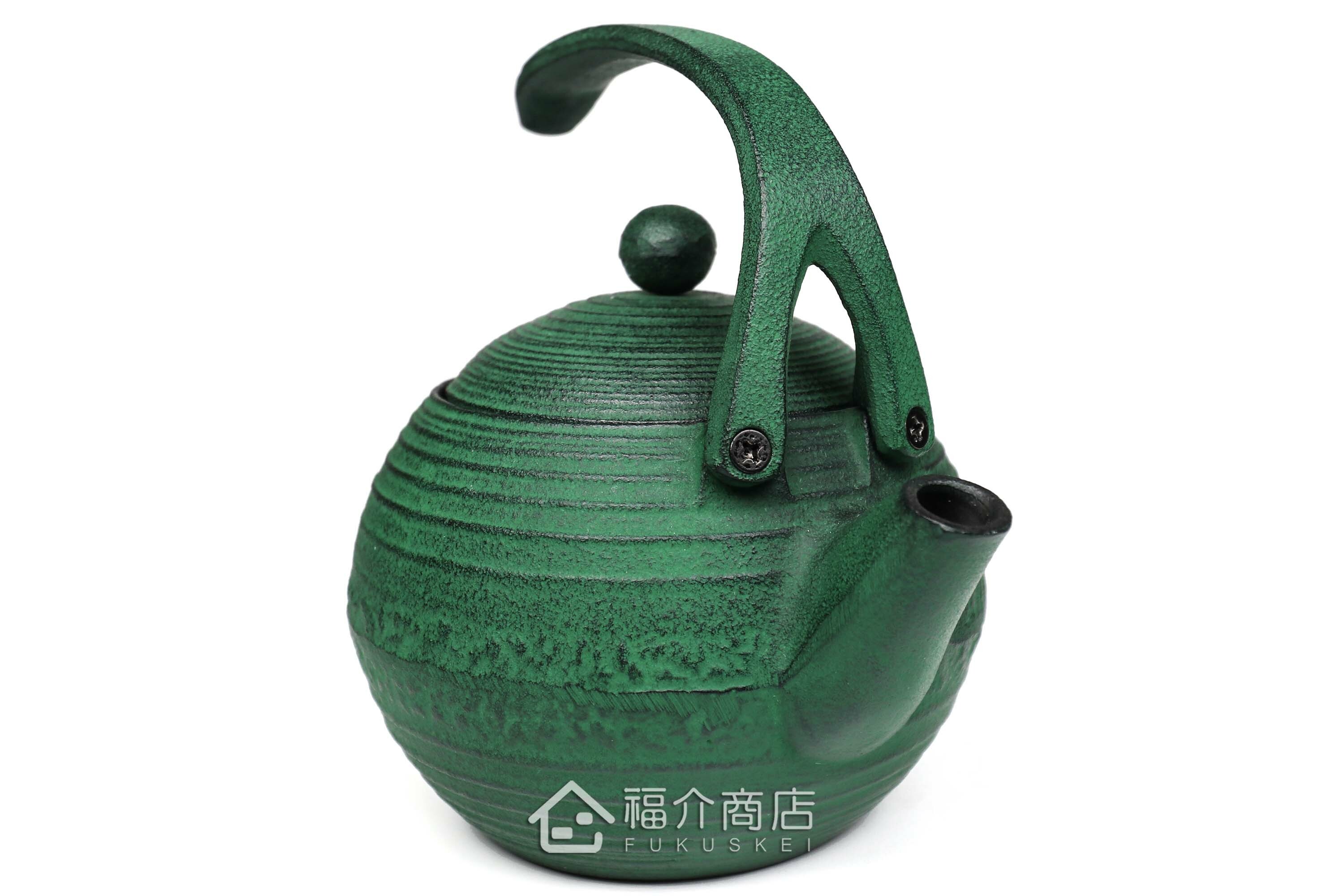 泡茶用的綠色鑄鐵茶壺