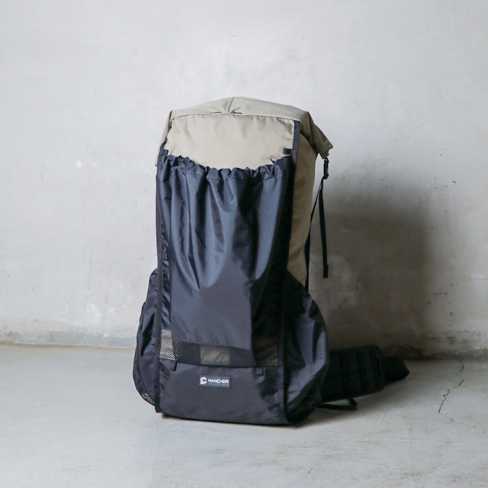 HANCHOR TUFA 輕量化中型登山背包 / 沙褐