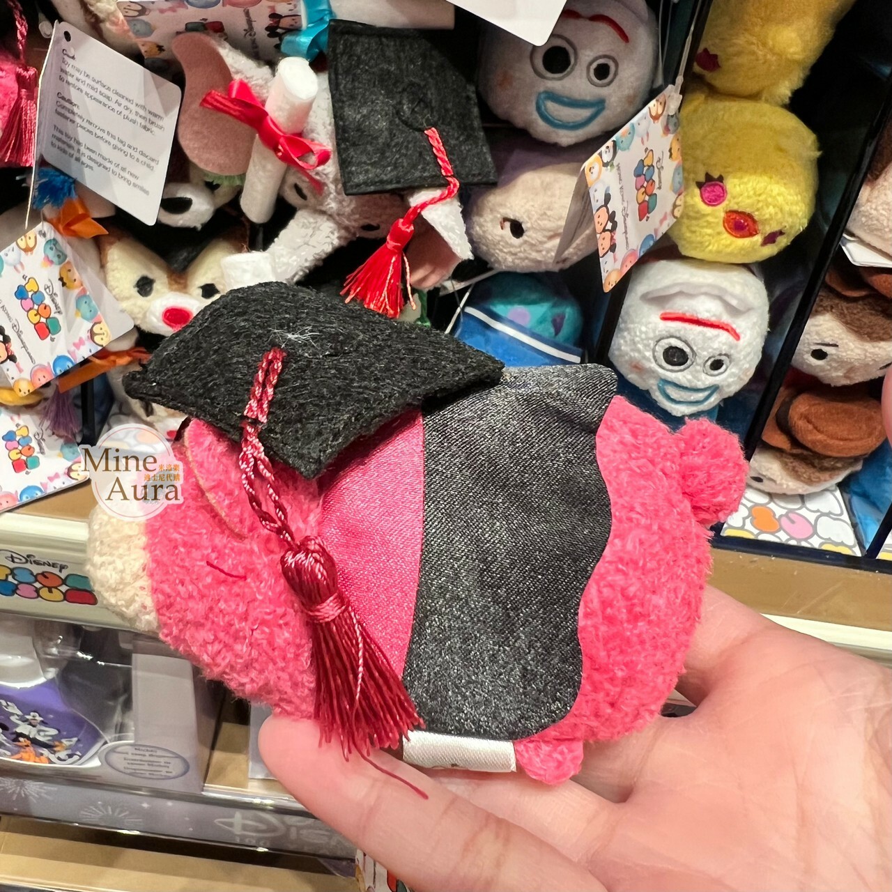 TSUM TSUM 畢業學士服造型 熊抱哥 Lotso 迷你公仔 娃娃 玩具總動員 Toy Story -香港迪士尼樂園