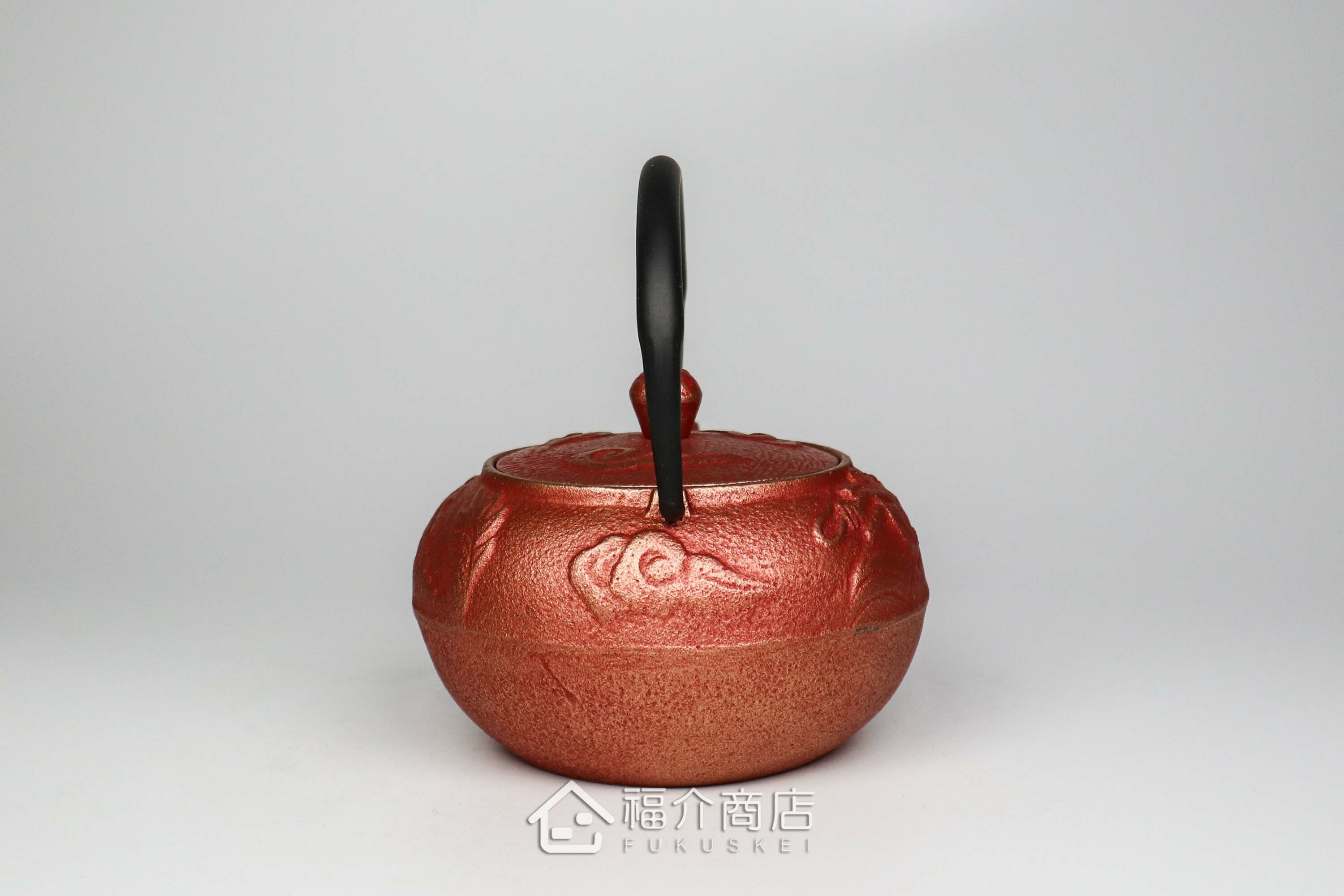 岩戶鑄工所製作的日本泡茶壺,紅金色壺身雲龍紋