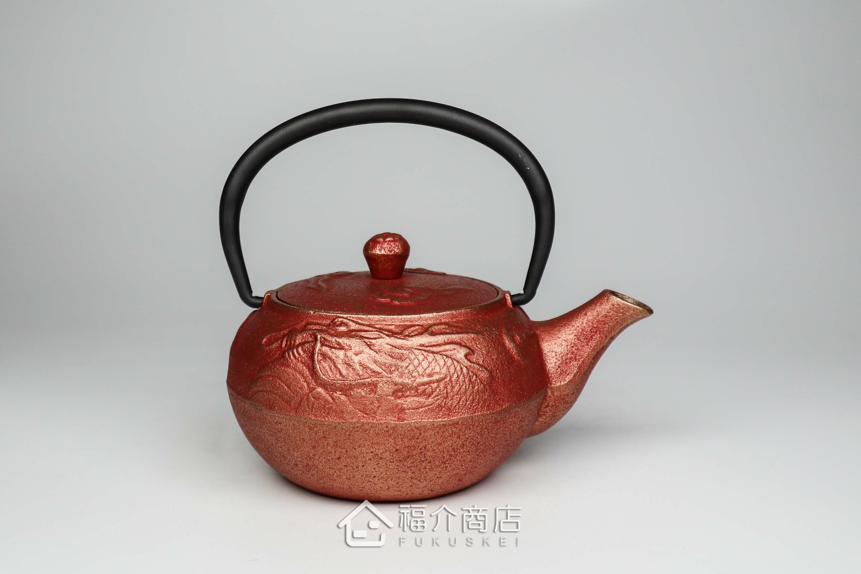 岩戶鑄工所製作的日本鑄鐵泡茶壺,壺身設計雲龍的圖紋